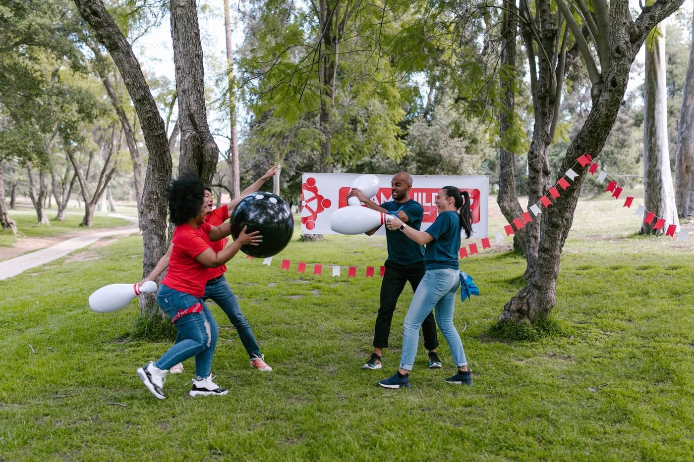 Un jeu d’adresse en plein air pendant des olympiades EVJF